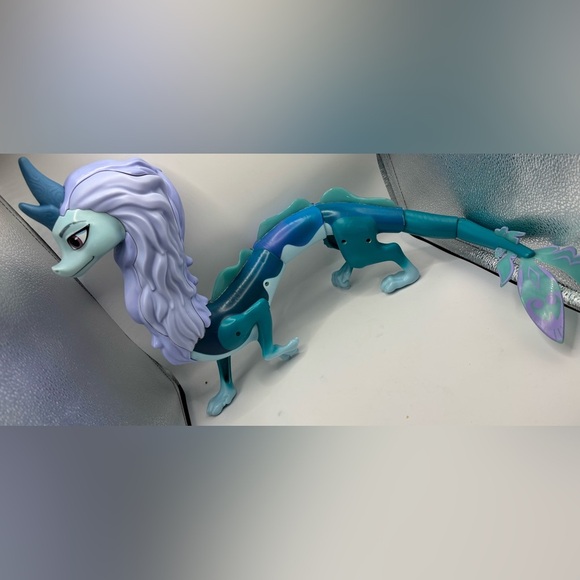 Raya and the Last Dragon Sisu Color Splash Action Figure Jumbo 24" Hasbro 2021 - Picture 4 of 5